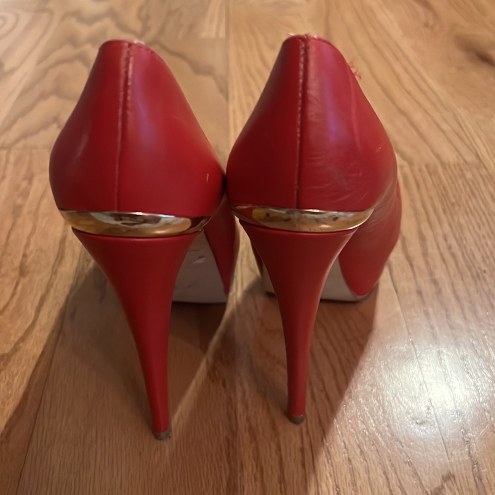 Red Pumps - Picture 3 of 6